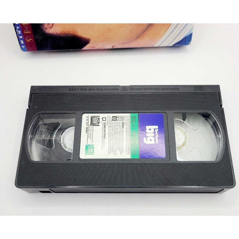 Big VHS In Great Used Condition With Original Sleeve Tom Hanks Fao Schwartz - Picture 3 of 5
